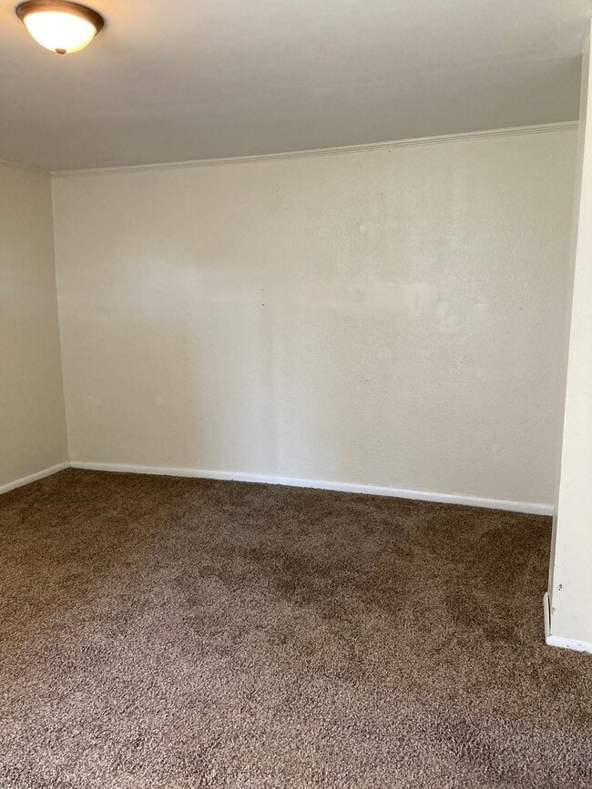 Building Photo - Three Bedroom Single-Family Home Close To Downtown