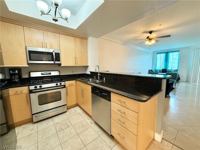Building Photo - 270 E Flamingo Rd