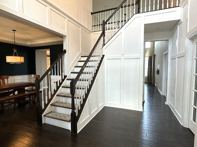 Building Photo - Gorgeous 6-Bedroom 3.5-Bath Colonial in Ma...
