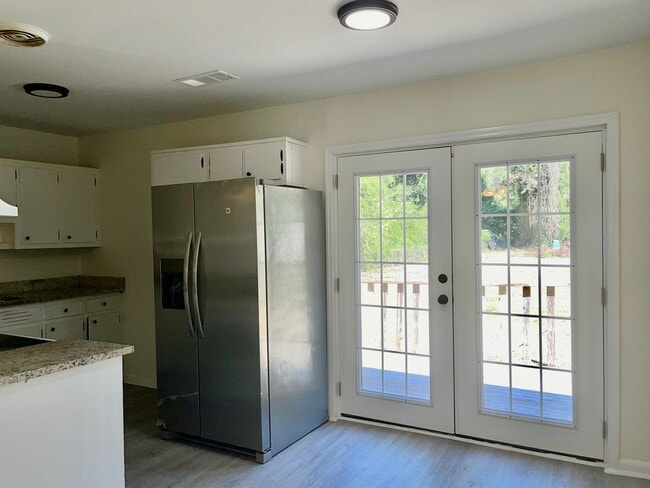 Building Photo - Remodeled 4 Bed/2 Bath Ranch Home!