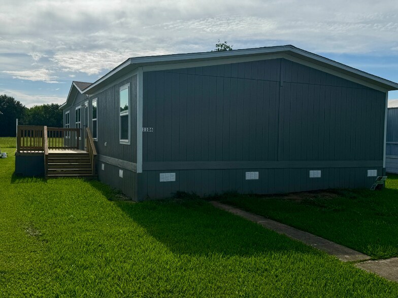 Primary Photo - 1106 Mesquite St