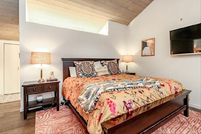 Building Photo - Desiree Condominiums ~ Queen Anne