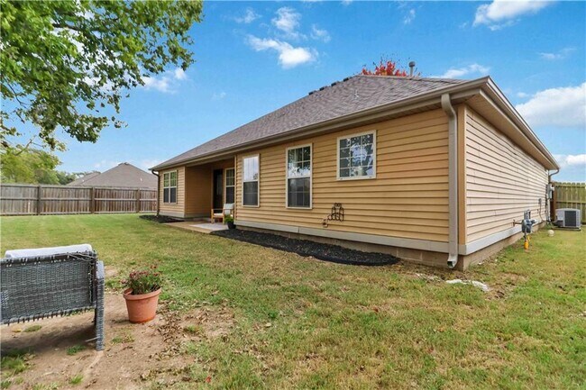 Building Photo - 3000 SW Wentworth Ave