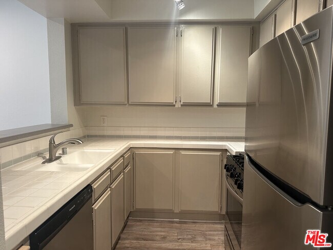 Building Photo - 8614 Burton Wy