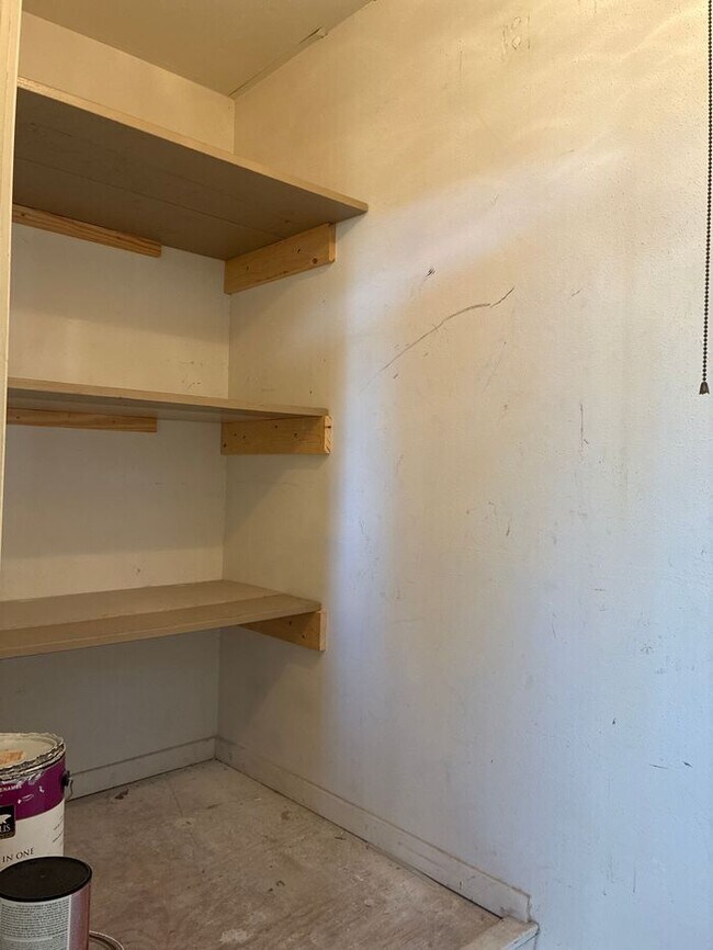 Building Photo - 1BR/1.5BA w/ Fireplace • Balcony • Pool Access in San Antonio