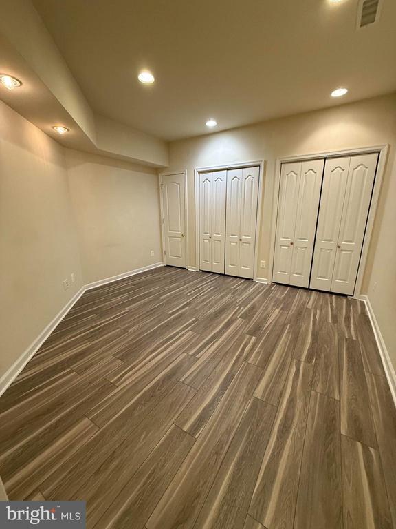 Building Photo - 10892 Clara Barton Dr
