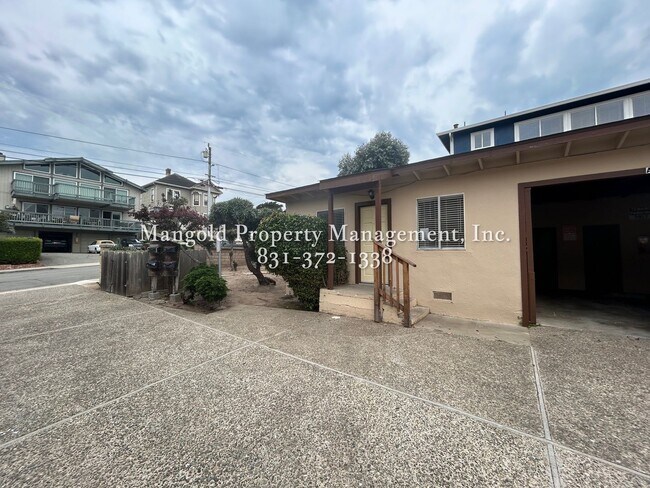 Building Photo - 842 Laine St