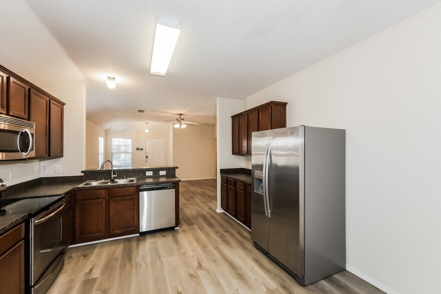 Building Photo - 4031 Ridgetop Dr