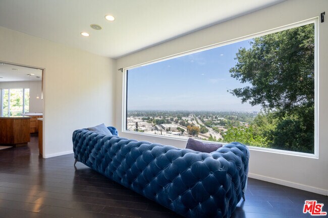 Building Photo - 3865 Buena Park Dr