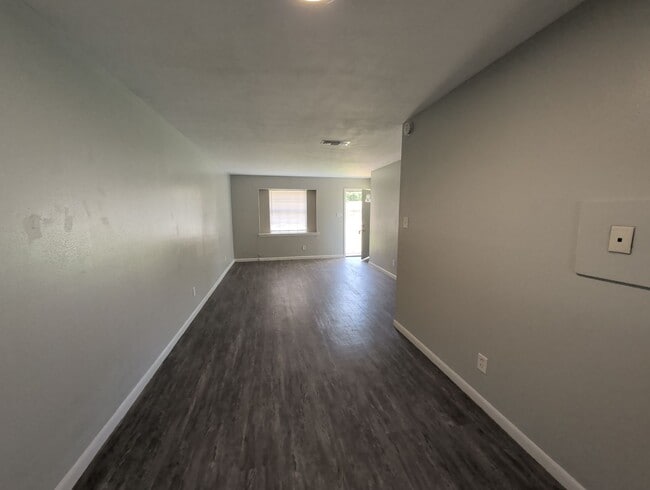 Building Photo - Updated Brookridge Townhome Available Now