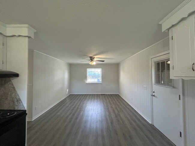 Building Photo - 3-Bedroom 2-Bathroom Home with 2 car garage  in Prime Cookeville Location!