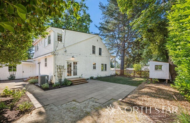 Building Photo - Charming Broadmoor Historic Farmhouse on a...