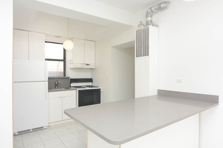 Building Photo - 531 N Claremont Ave