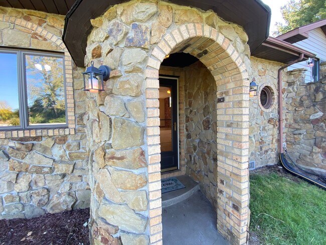 Building Photo - Castle Home Available Now