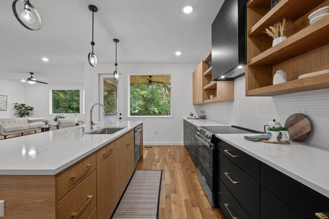 Building Photo - Stunning New Construction Home in the Hear...