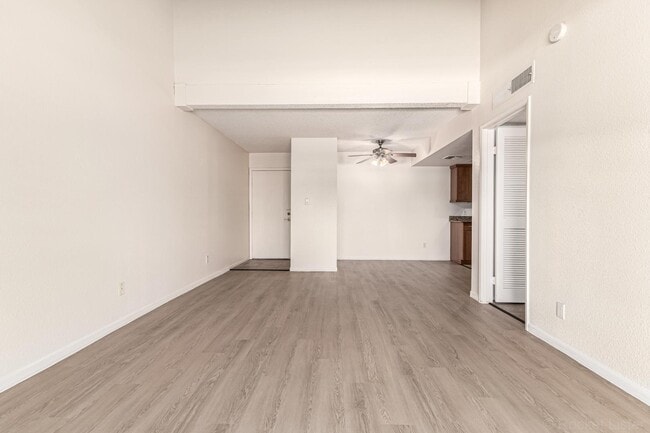 Building Photo - 7350 N Vía Paseo Del Sur