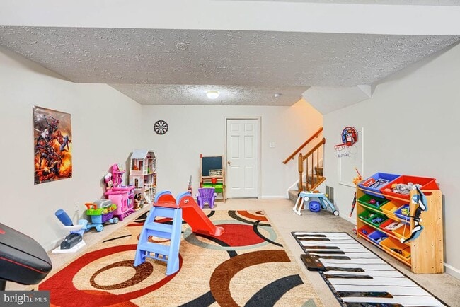 Building Photo - 10 Bluestem Ct