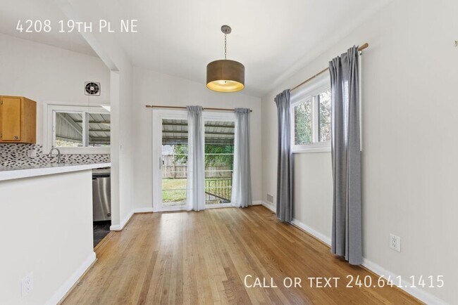 Building Photo - 4208 19th Pl NE