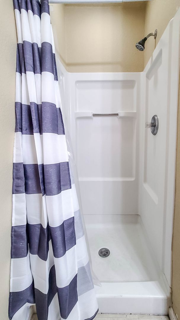 Building Photo - $960- Studio/1BA Close to Downtown Colorado Springs