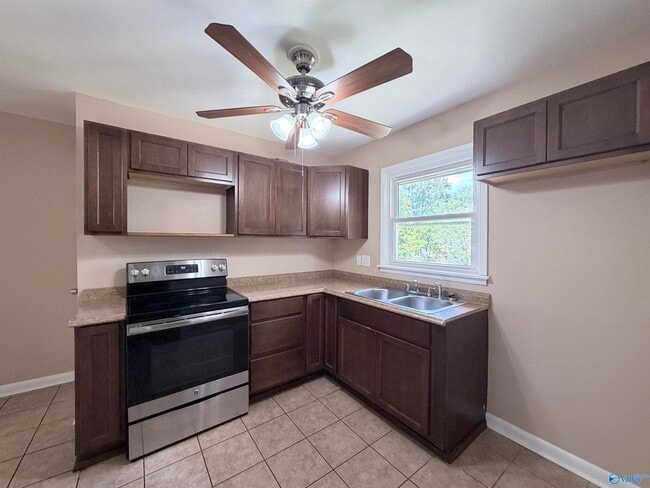 Building Photo - 2205 Glen Iris Rd NW