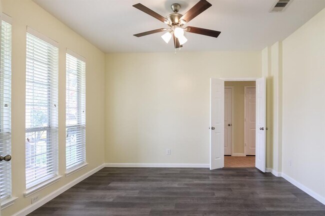 Building Photo - 6614 Surrey Meadow Ct