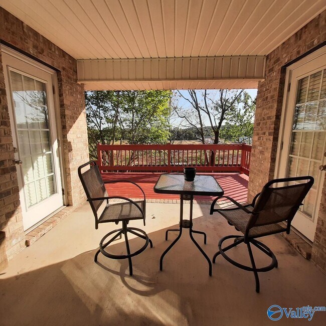 Building Photo - 160 Alderwood Dr