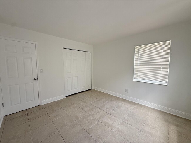 Building Photo - 906 Foresteria Dr
