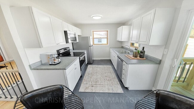 Building Photo - Newly Updated 2 Bedroom, 1.5 Bath House, Centrally Located