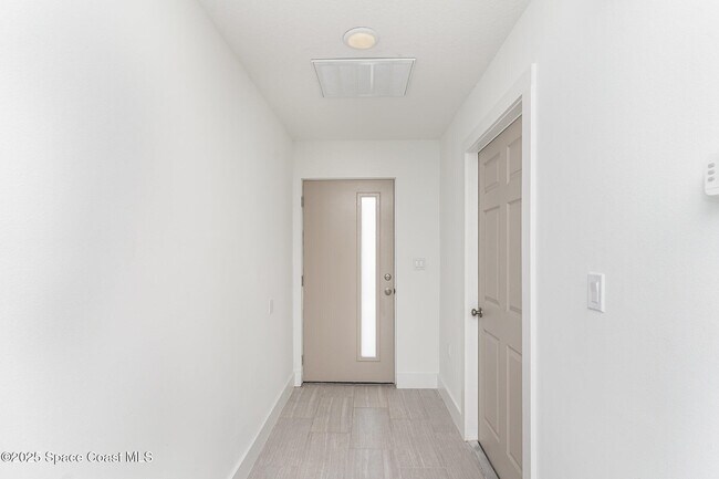 Building Photo - 1605 Par NE St