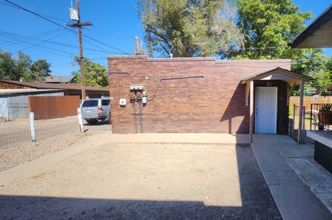 Building Photo - Cozy 2-Bedroom Home – Bright, Updated & Ready for You| Move-In Special: 50% OFF First Month’s Rent!