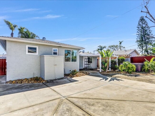 Building Photo - Spacious 4 Bed, 2 Bath Home in La Mesa with Detached Garage!