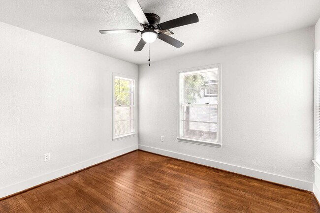 Building Photo - Private Landlord/Housing accepted-2700 Alexander Avenue