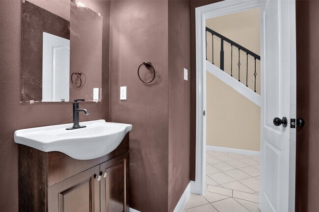 Building Photo - 1010 Maple Run Dr