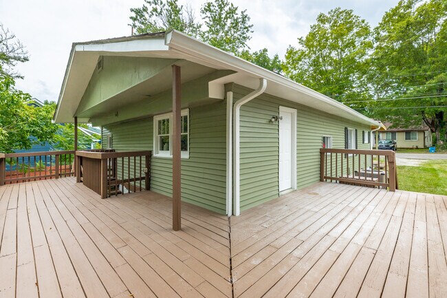 Back Deck - 219 Vreeland St