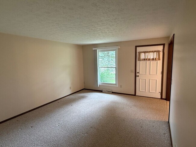 Building Photo - 2900 Thackeray Ave NW