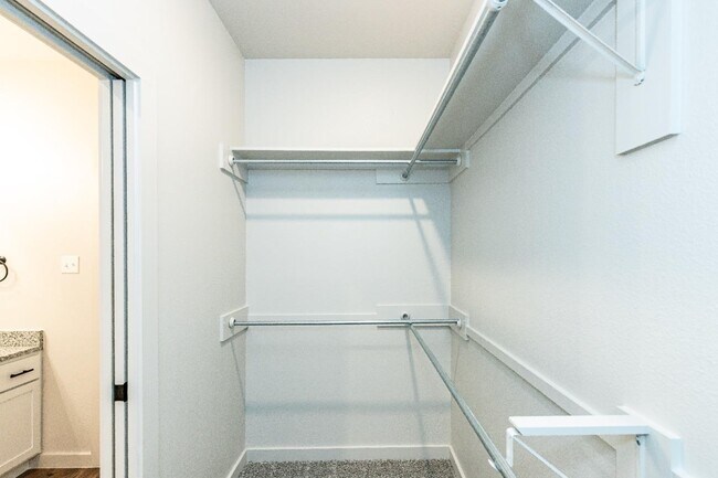 Building Photo - 1006 N 7th St