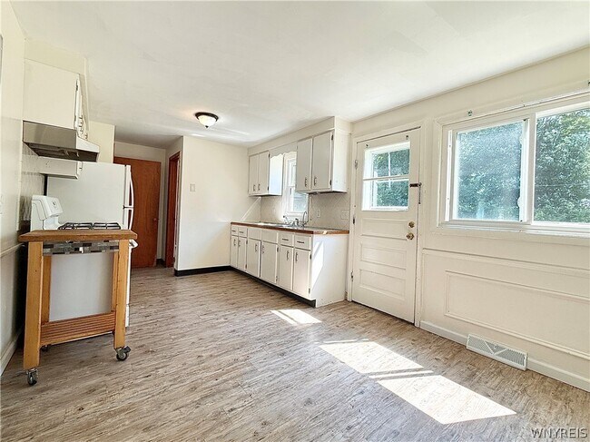 Building Photo - 90 E Summerset Ln