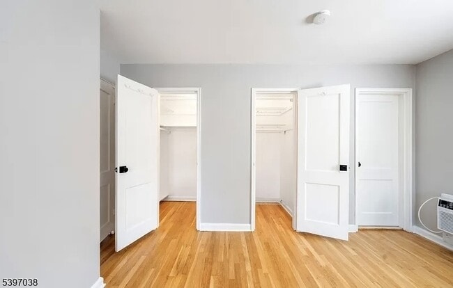 Building Photo - 85 Troy Dr