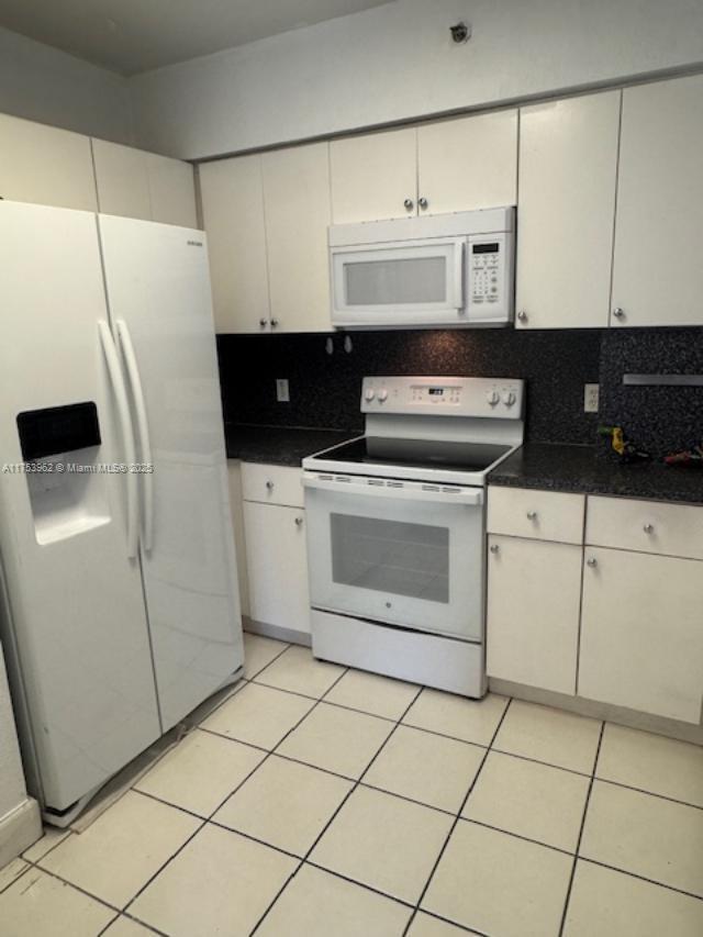 Building Photo - 9300 Fontainebleau Blvd
