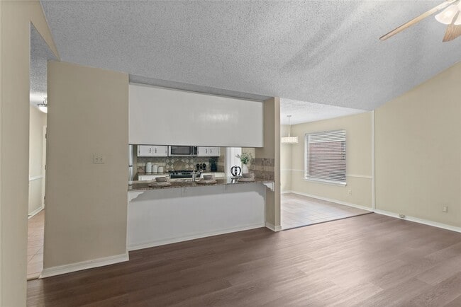 Building Photo - 2526 Downs Cir