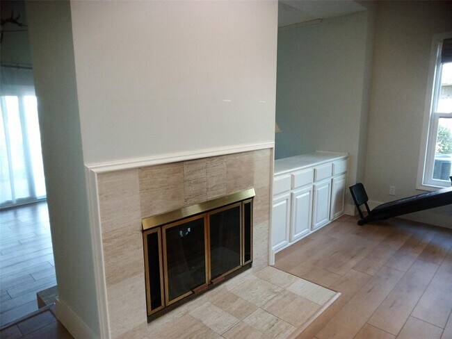 Building Photo - 6010 Long Champ Ct