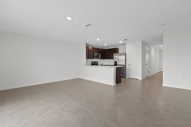 Building Photo - "Spacious 3-Bedroom Townhouse in Ocala wit...