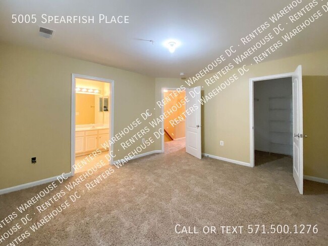 Building Photo - Fresh, Bright 4bd/2 full bath/2 half TH w/...