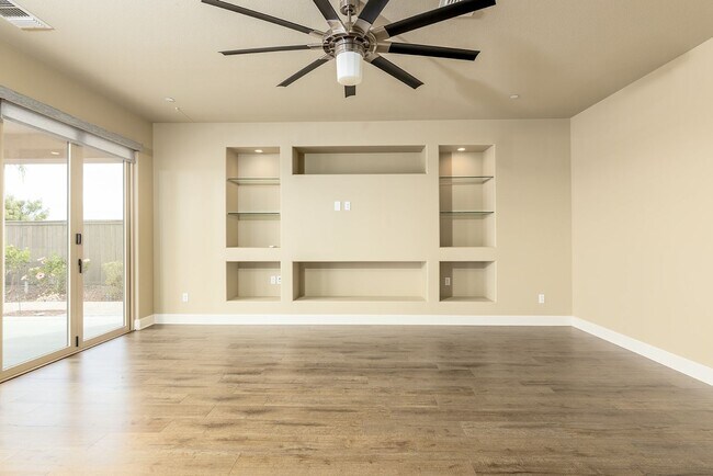 Building Photo - 5bd/3ba, 3969 sq ft Home in Gated Community in Vista!