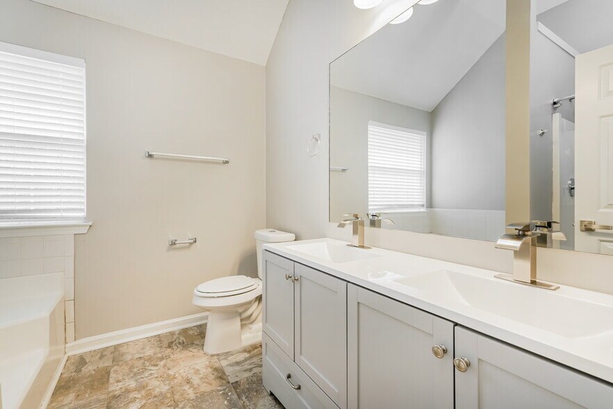 Building Photo - 2780 Highland Hill Pkwy