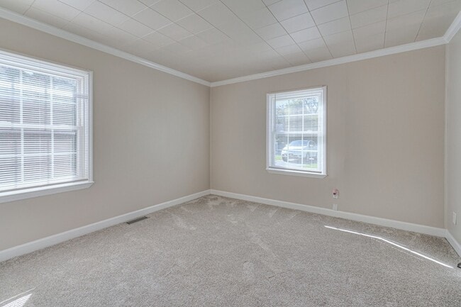 Building Photo - 1402 N Tennessee Blvd