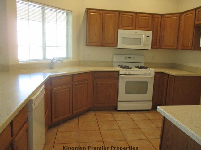 Building Photo - 2132 Ridgeview Rd