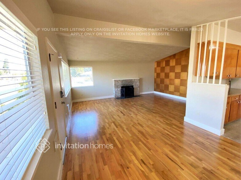 Building Photo - 1131 Lenore Dr