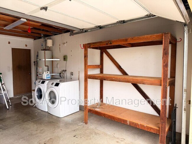 Building Photo - 950 Pembroke Way