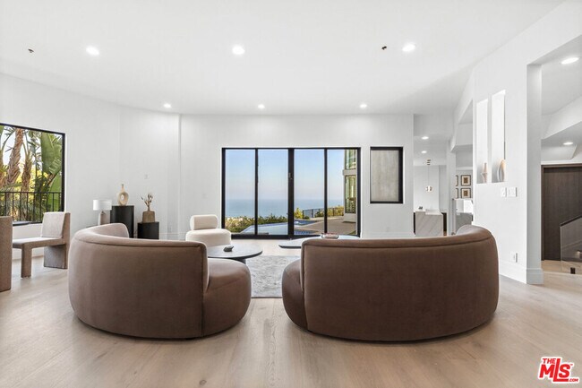 Building Photo - 6380 Meadows Ct